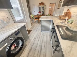 Kitchen- click for photo gallery